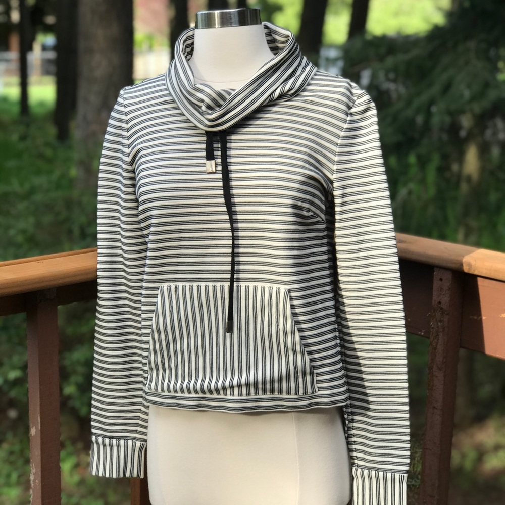 Veronica Beard Cropped cowl neck sweatshirt small